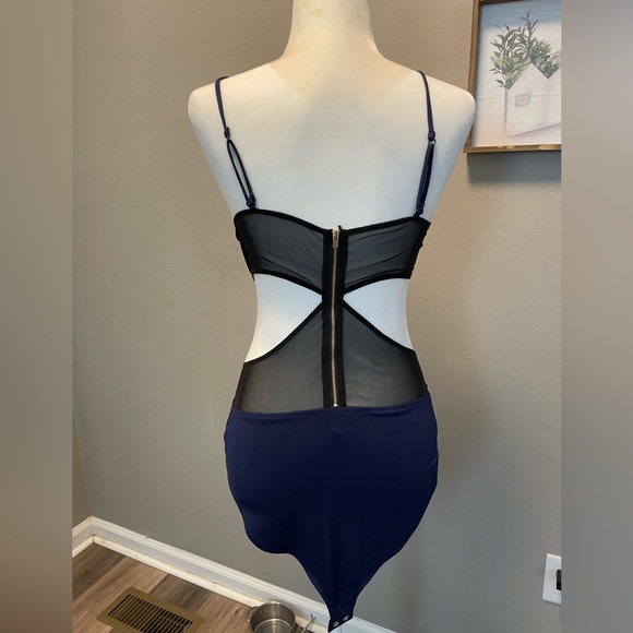 Express cutout bodysuit - Picture 2 of 5